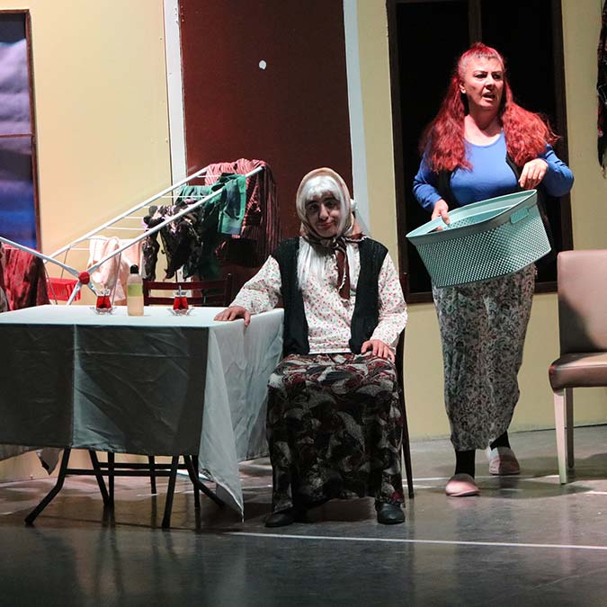 "Entrikalı Dolap Komedyası" tam not aldı