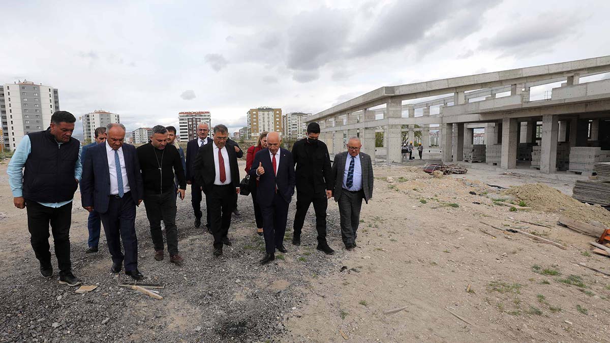 Ata Mahallesi Yüzme Havuzu ve Sosyal Tesisi'nde inceleme