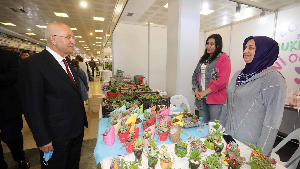 Yenimahalle Belediyesi Park ve Bahçeler Müdürlüğü ve İç Anadolu Belediyeler Birliği, Altınpark Fuar Merkezi’nde düzenlenen “FLOWER FAST” çiçek, süs bitkileri, peyzaj, park ve bahçe düzenleme festivalinde stant açtı.