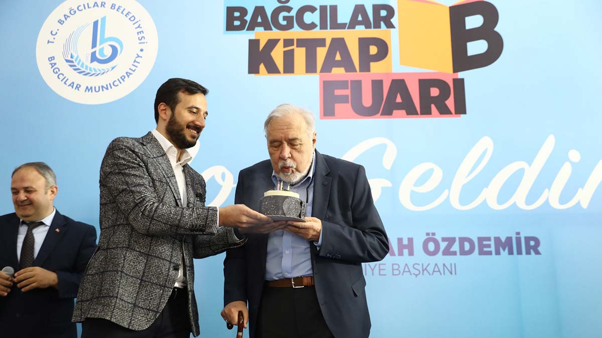İlber Ortaylı'ya doğum günü sürprizi 