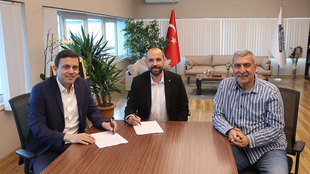 Nesibe Aydın Kadın Basketbol Takımı sözleşme yeniledi