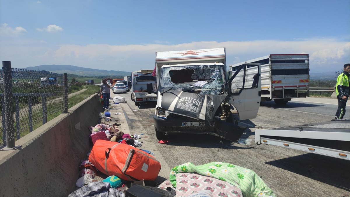 İşçileri taşıyan kamyonet devrildi: 15 yaralı