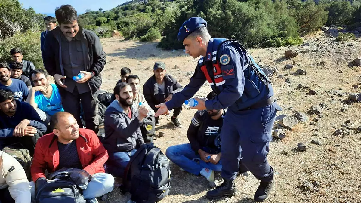 İzmir'de 118 kaçak göçmen yakalandı