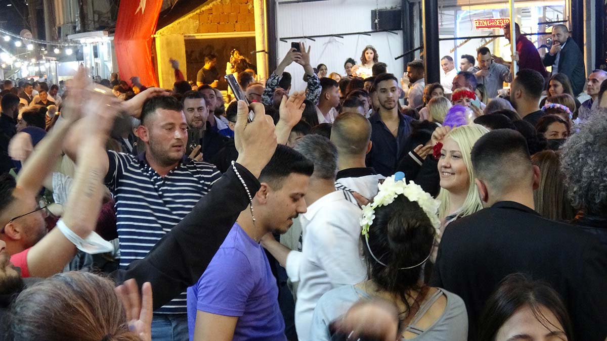 İzmir'de Hıdırellez coşkuyla kutlandı