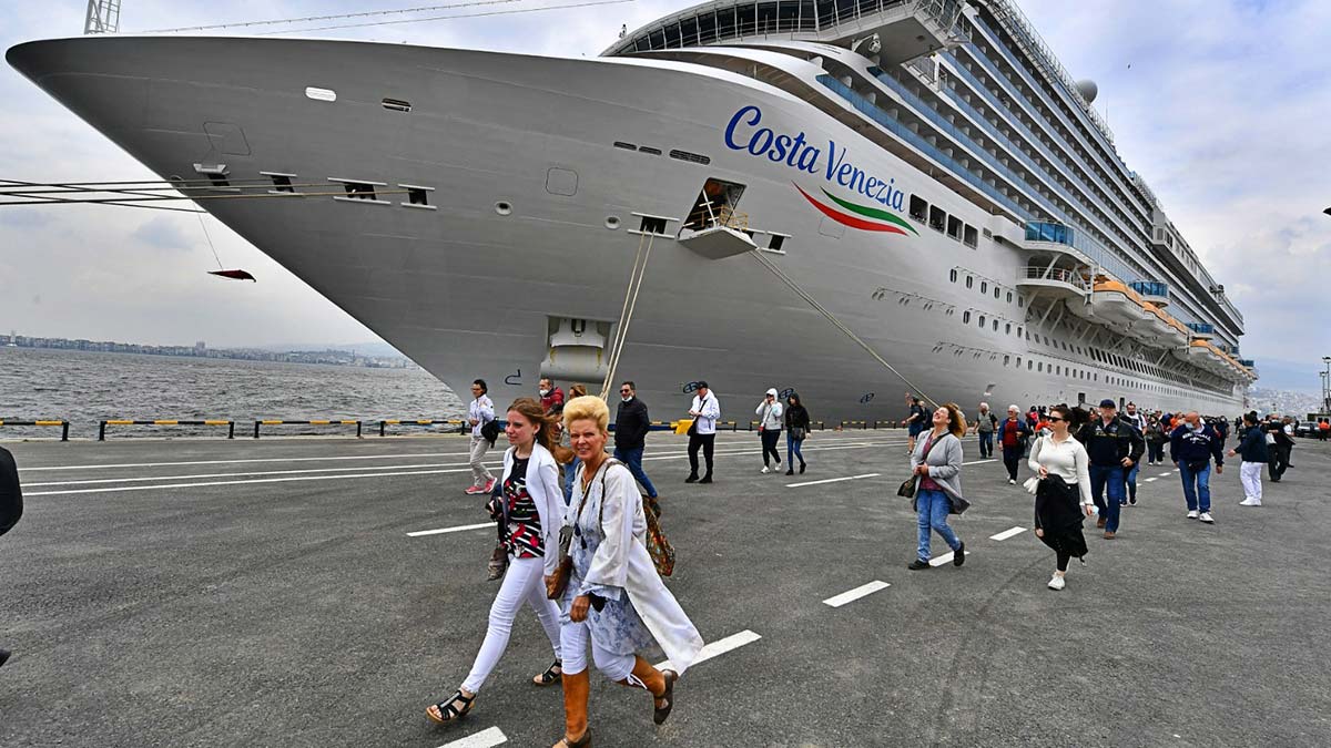 İzmir'de turizm yeniden ayağa kalktı