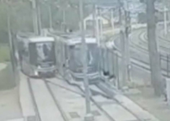 İzmit'te tramvaylar çarpıştı