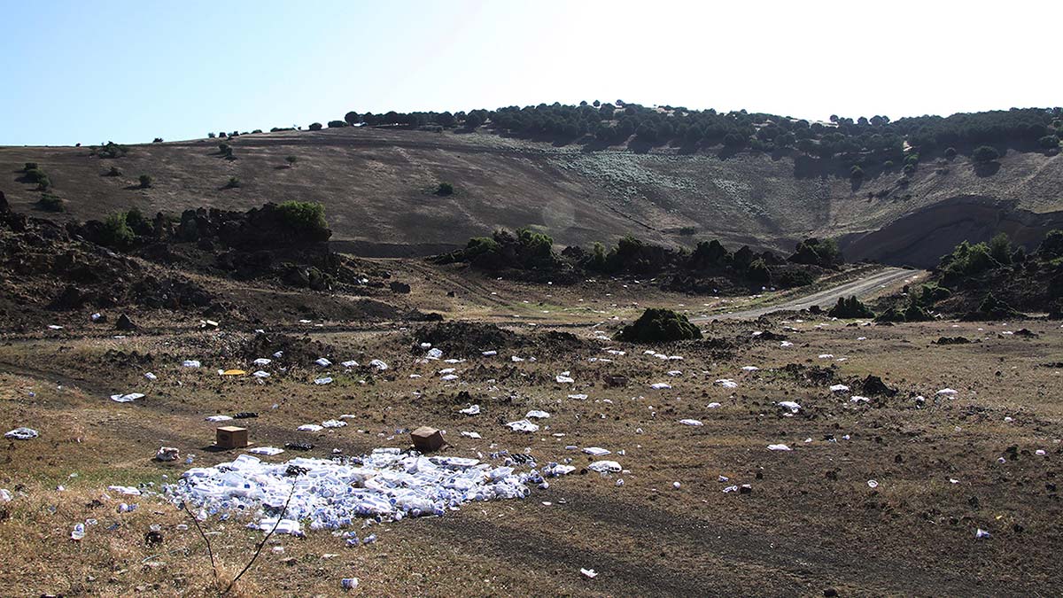 Jeopark alanına dökülen çöplere tepki