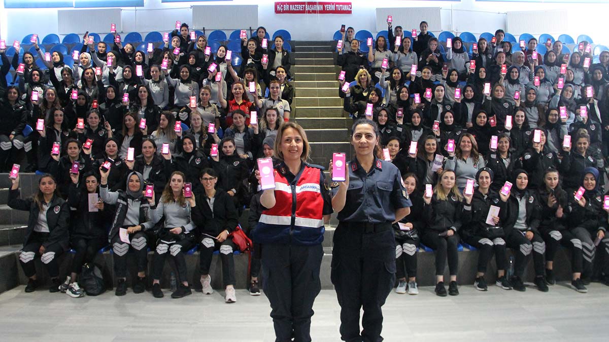 Kadın güvenlik görevlilerine KADES anlatıldı