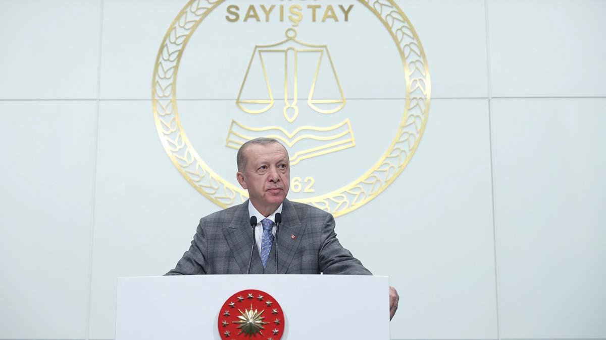 Kamu görevlilerini tehdit etmek darbeci zihniyettir