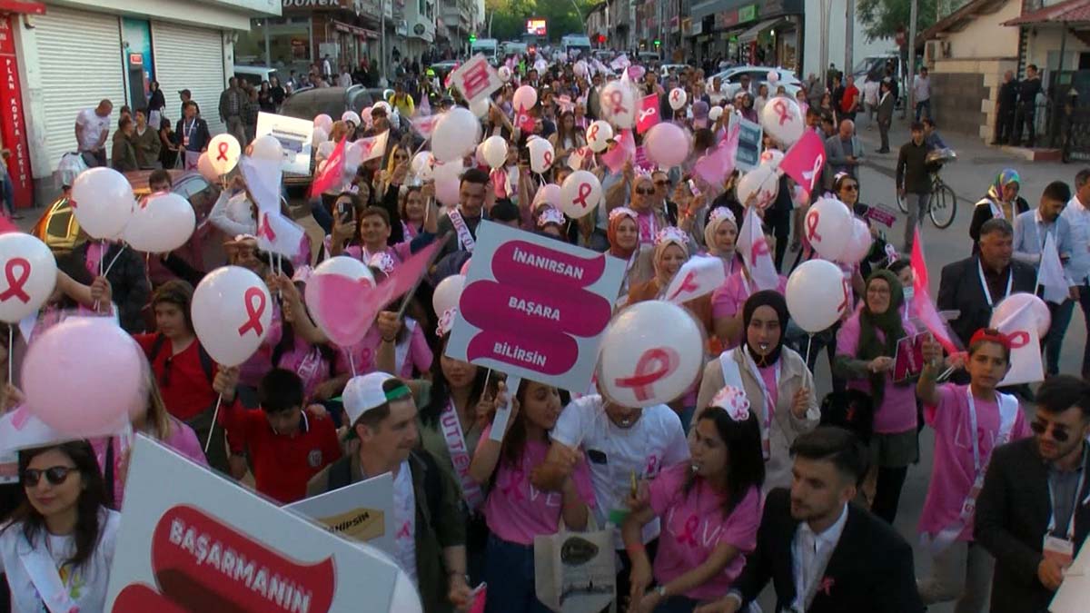 Kanser hastalarından 'farkındalık yürüyüşü'