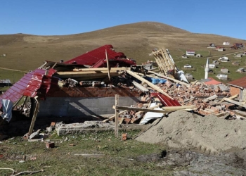 Karadeniz yaylalarında kaçak yapılar yıkılıyor