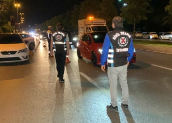 Kartal sahil yolunda araç denetimi