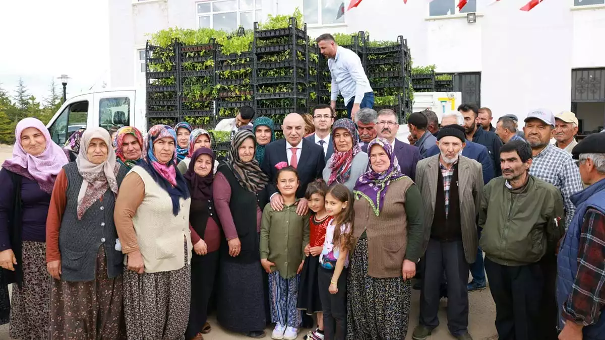 Kecioren belediyesi 4 koyde sebze fidesi dagitti 1 - yerel haberler, keçiören belediyesi - haberton