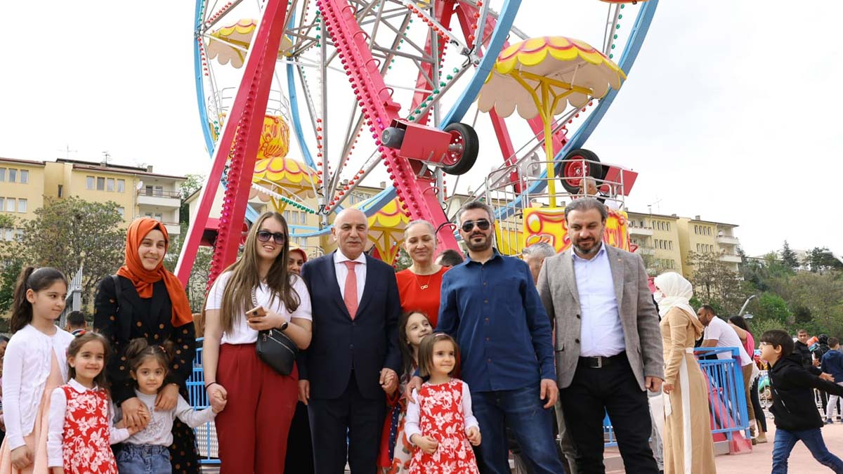 Keçiören'de ücretsiz lunaparka yoğun ilgi