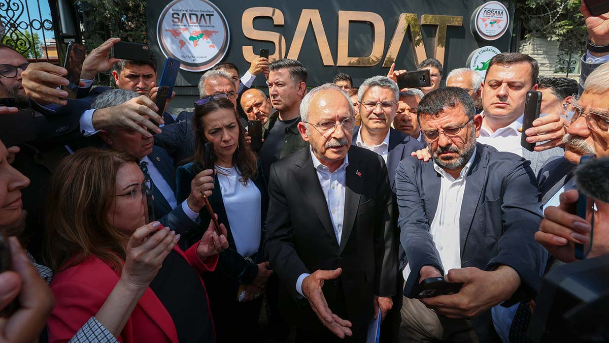 Kılıçdaroğlu'ndan SADAT binası önünde açıklama