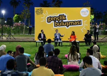 Kurum, Mersin'de 'Gençlik Buluşması'na katıldı