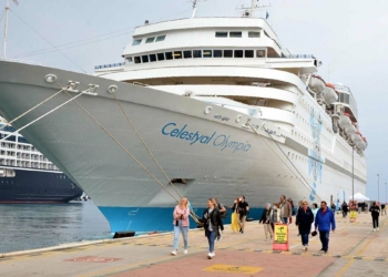 Kuşadası'na 6 kruvaziyerle 4 bin 709 turist geldi