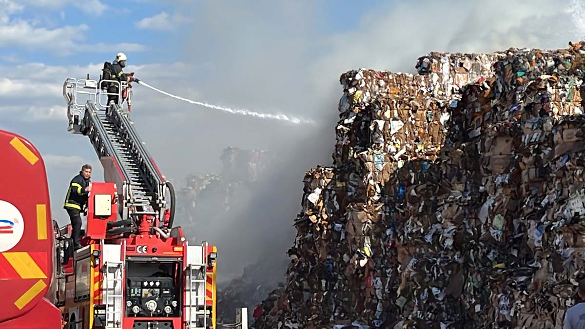 Kütahya'da kağıt fabrikasında yangın