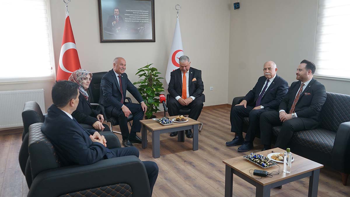 Milli Yol Partisi, siyasi partilerle bayramlaştı