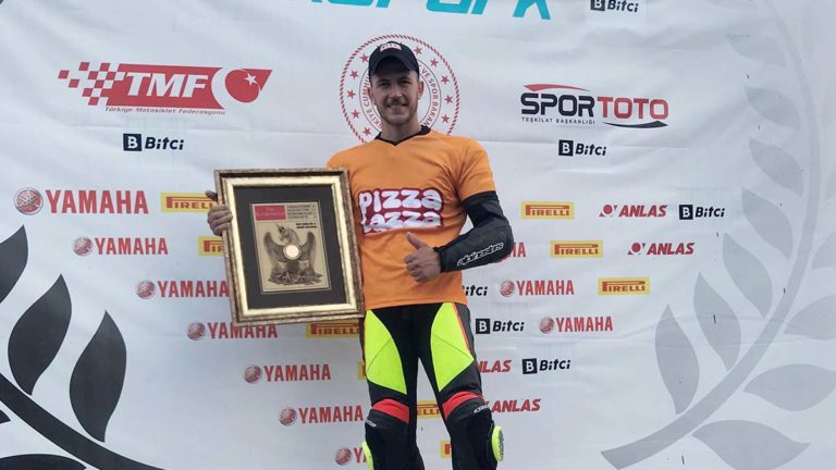Milli motosikletçi Furkan Eryılmaz’dan 2 kupa