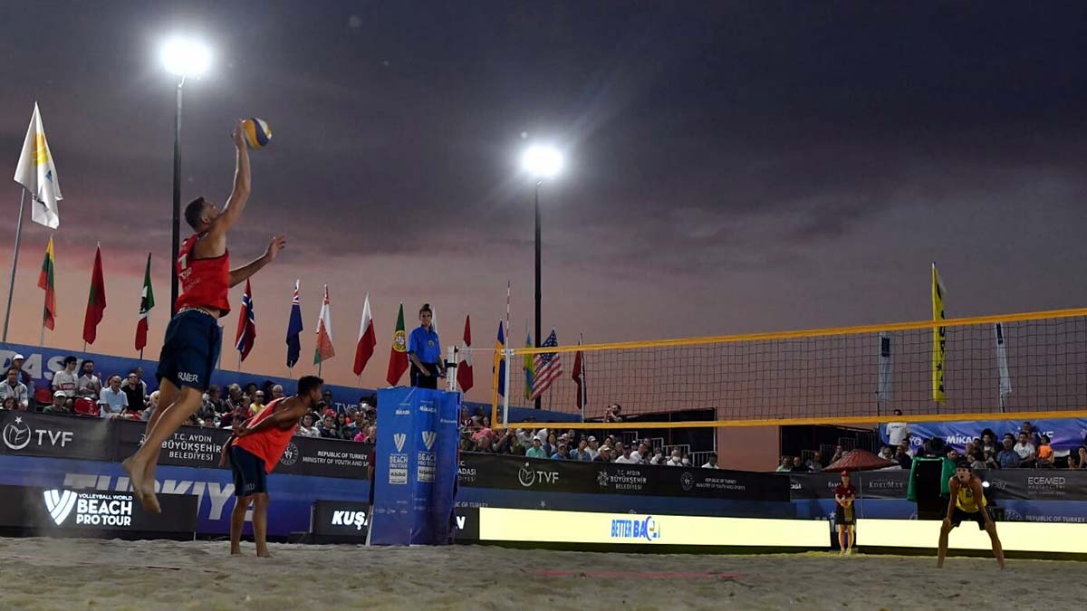 Milliler, plaj voleybolunda ilk 18'e kaldı