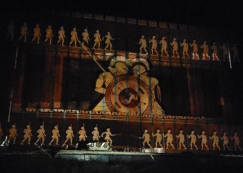 Müze duvarında Troya efsanesi gösterimi