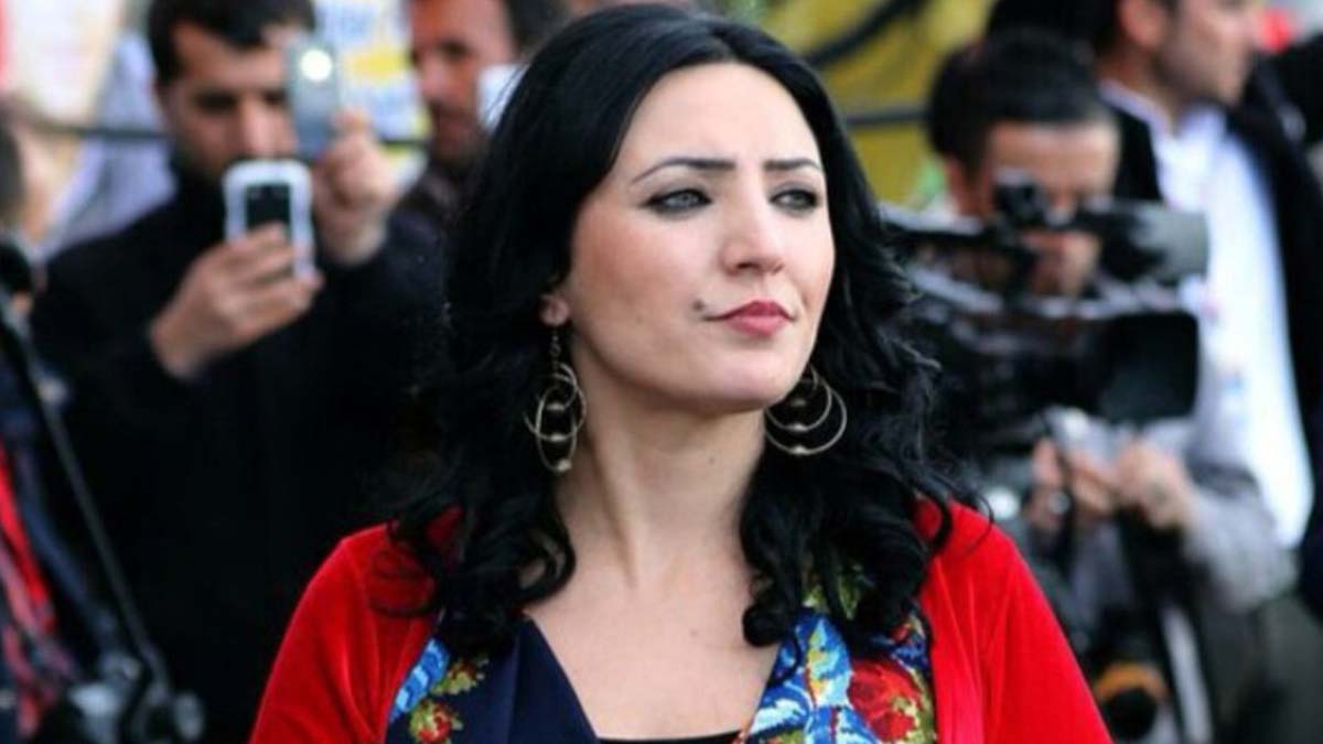 Müzisyen Zelal Gökçe gözaltına alındı