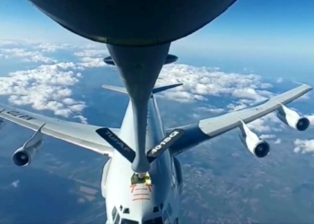 NATO uçağına havada yakıt ikmali