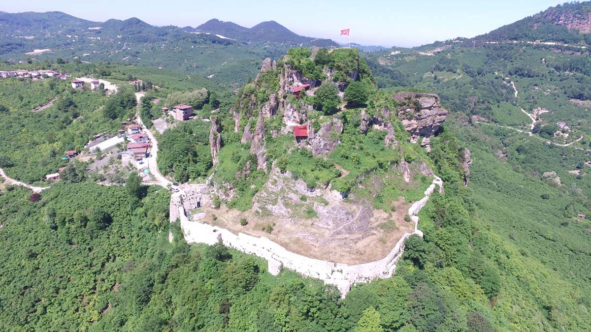 Ordu'da Ünye Kalesi dehlizine raylı sistem