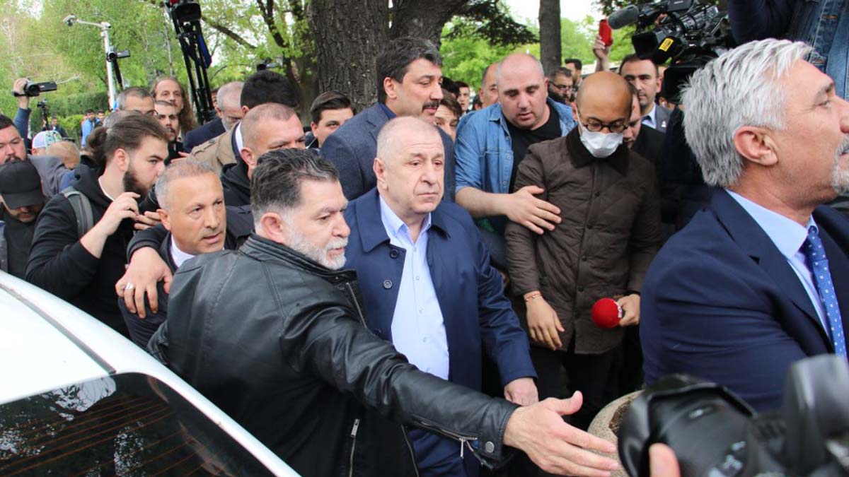 Özdağ'ın Bakanlığa yürümesine izin verilmedi