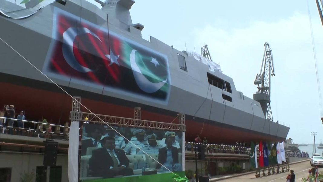 Pakistan MİLGEM Projesi'nde üçüncü gemi suya indi