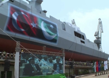 Pakistan MİLGEM Projesi'nde üçüncü gemi suya indi