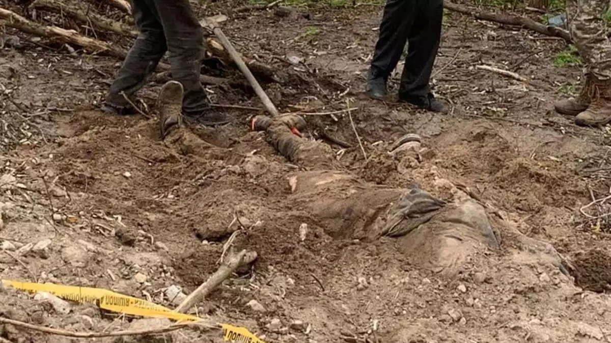 Podolyak, elleri bağlı gömülen sivilleri paylaştı