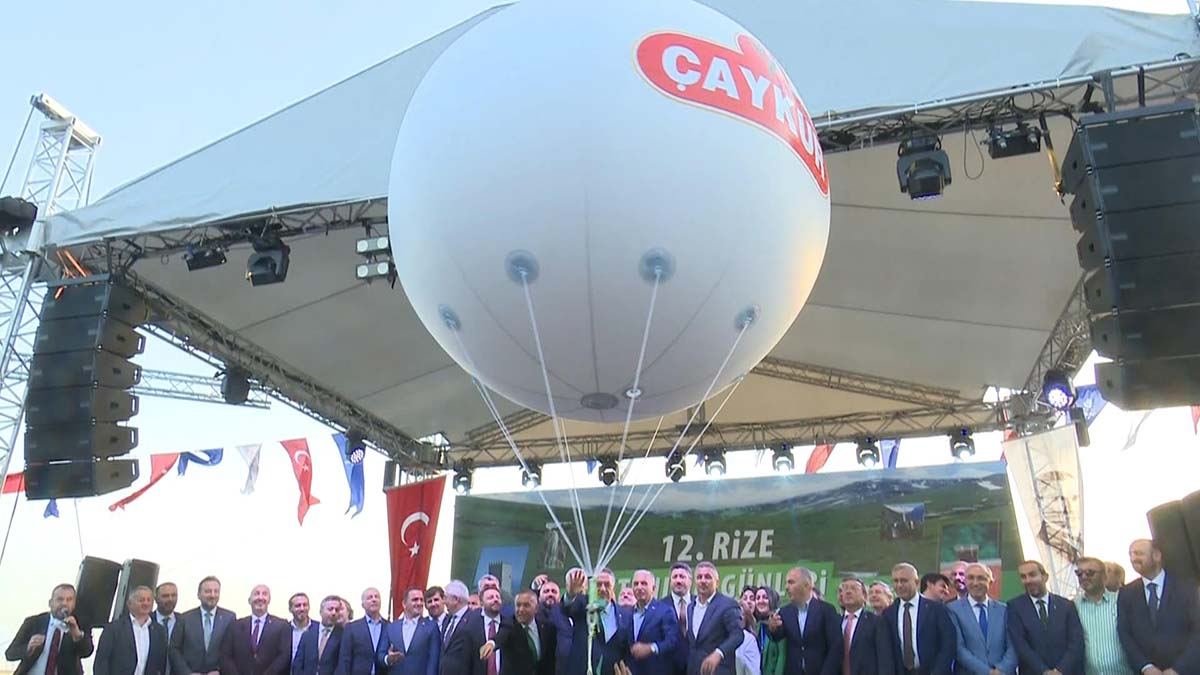 Rizeliler balonla uzaya Rize çayı gönderdi