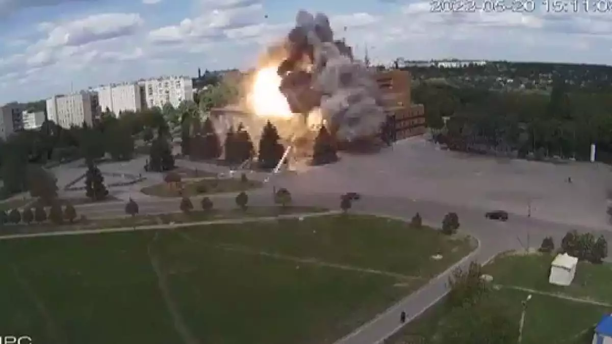 Rus birlikleri harkiv'deki kültür merkezini vurdu