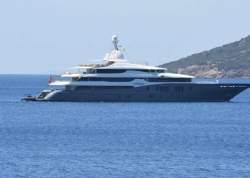 Rus milyarder Abramov'un yatı Bodrum'a demir attı