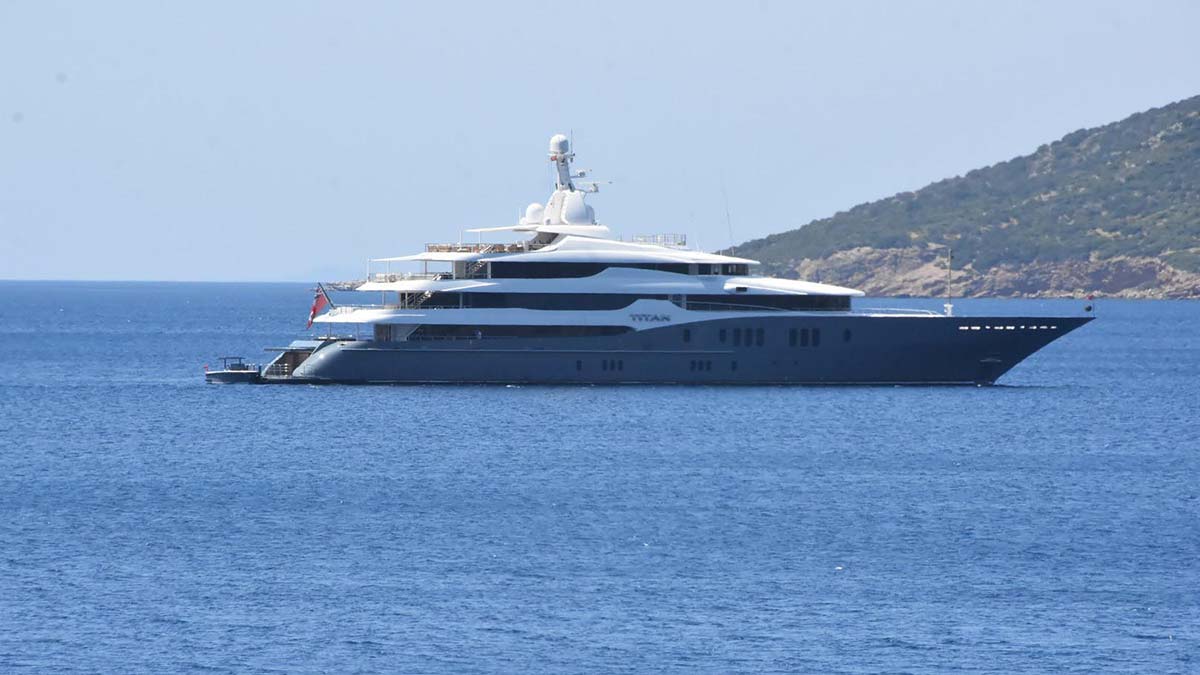 Rus milyarder Abramov'un yatı Bodrum'a demir attı