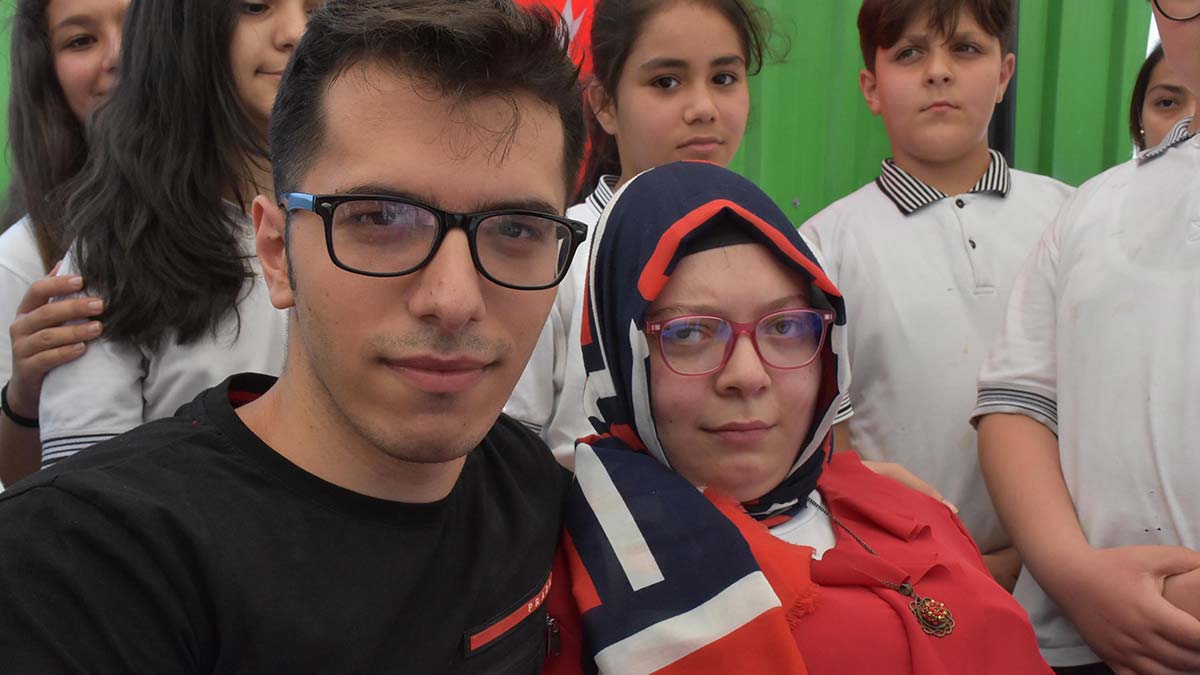 Serebral Palsili Büşra okuma azmiyle örnek oldu