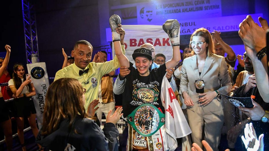 Seren Ay Çetin, WBC gümüş kemerin sahibi oldu