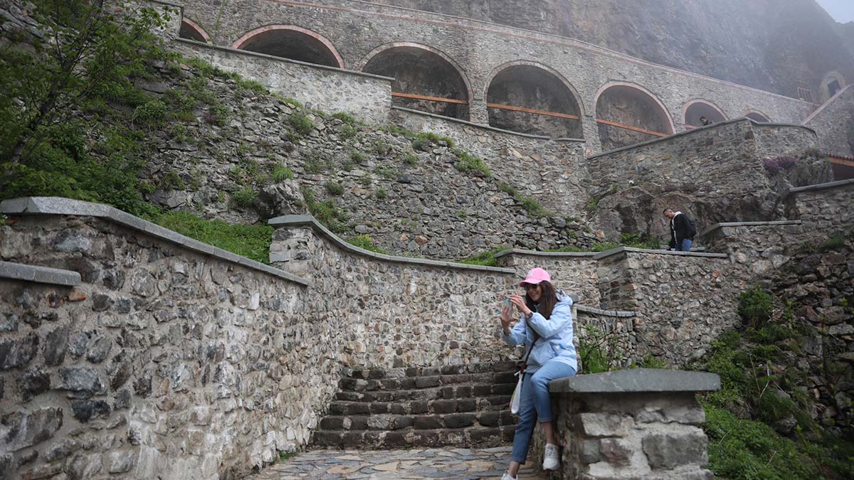 Sümela'da gün yüzüne çıkan mekanlara akın