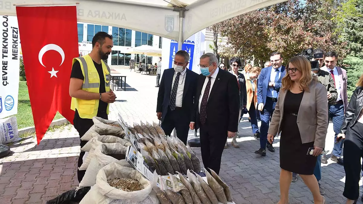 Ankara büyükşehir belediyesi, başkent üniversitesi tarafından düzenlenen 12-13 mayıs bahar şenliğine açtığı stantlarla renk kattı.  