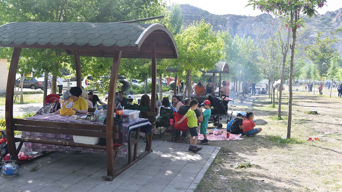 Ankara Büyükşehir Belediyesinin baştan aşağı yenileyerek Başkentlilerin hizmetine sunduğu Çubuk-1 Barajı Rekreasyon Alanı yoğun ilgi görmeye devam ediyor.