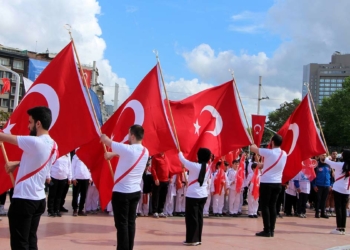 Taksim Cumhuriyet Anıtı'nda 19 Mayıs töreni