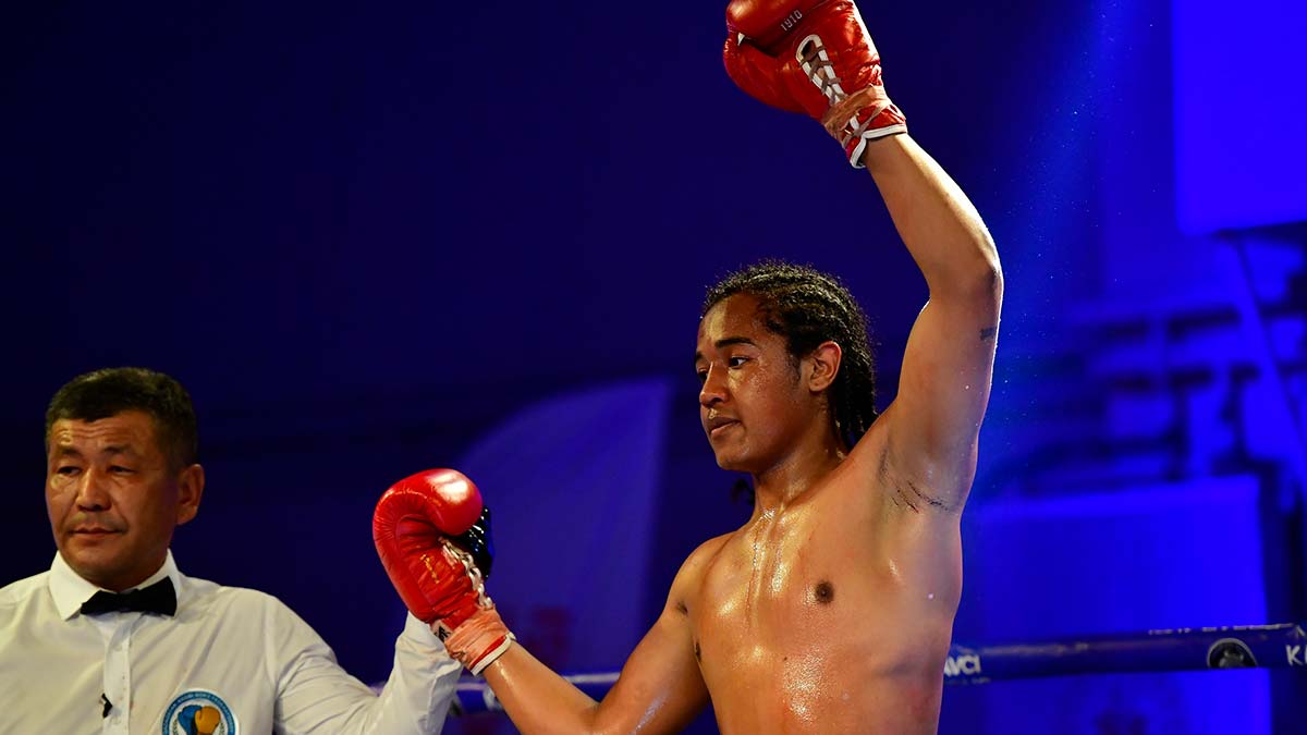 Tarık Sözer, nakavtla kazandı