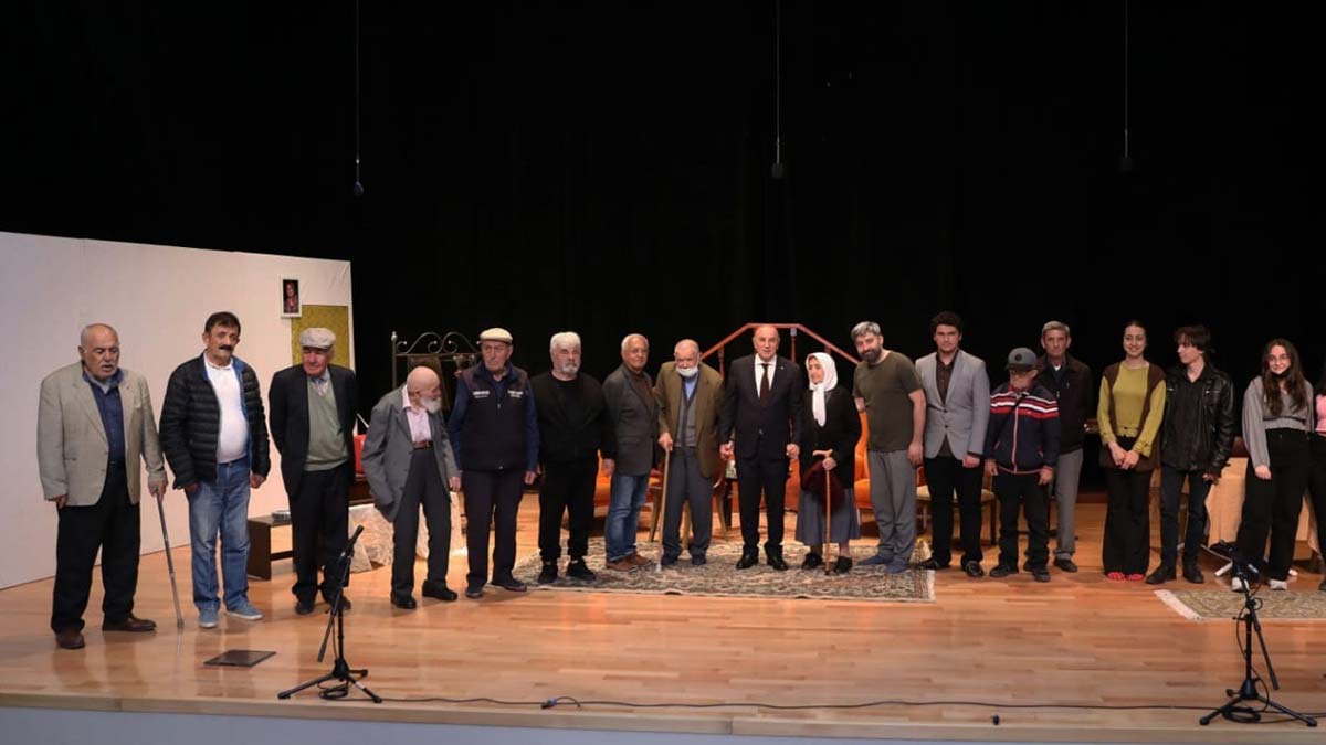 Tiyatro huzurevi sakinlerinin ayağına gitti
