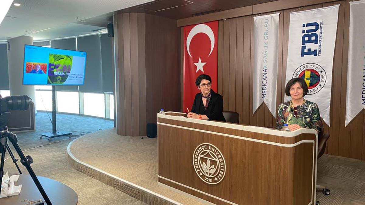 'Türkiye'de az hemşireyle çok hizmet sunuluyor'