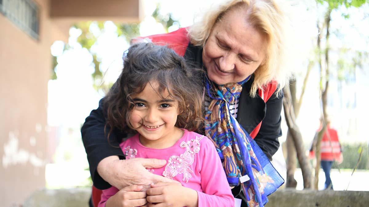 Tuzla'da ihtiyaç sahiplerine 12 milyon TL yardım