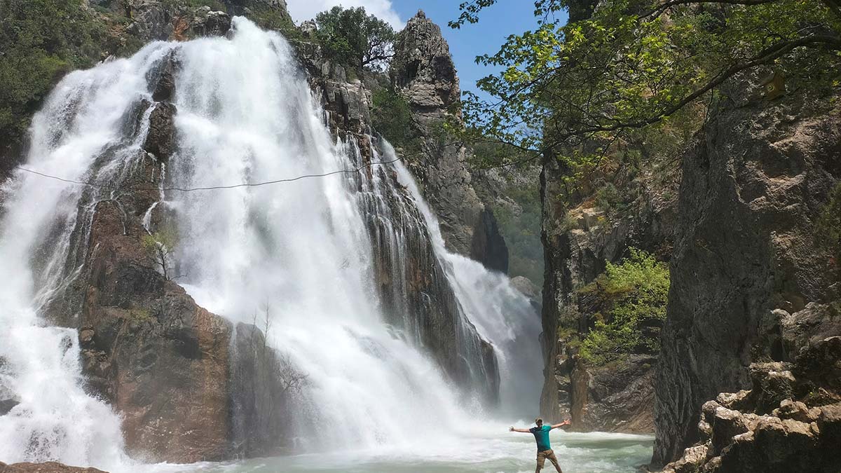 Uçansu Şelalesi'nde bahar canlılığı