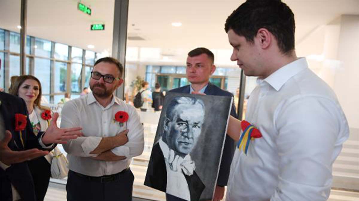 Ukraynalı çocuklardan 'Atatürk' portresi