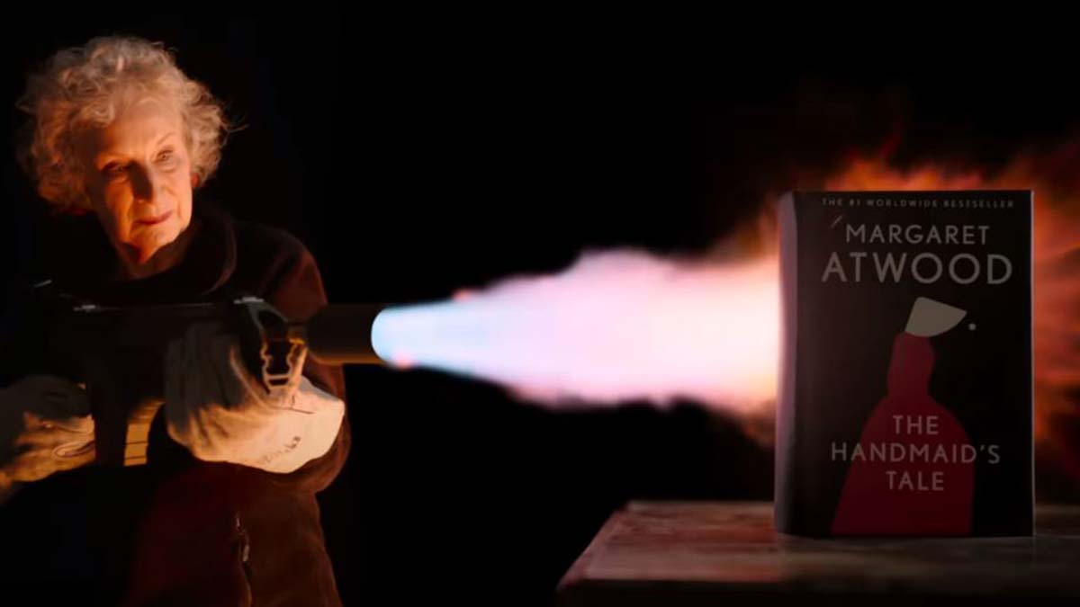 Ünlü yazardan 'yanmayan kitap' kampanyası